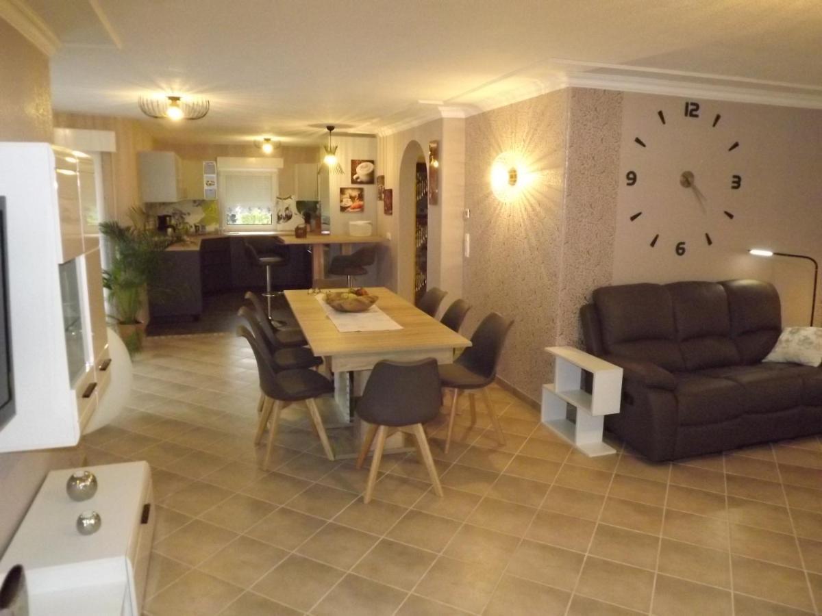 Grosszuegige Ferienwohnung Am Waldesrand Im Seenland Lauta Zewnętrze zdjęcie