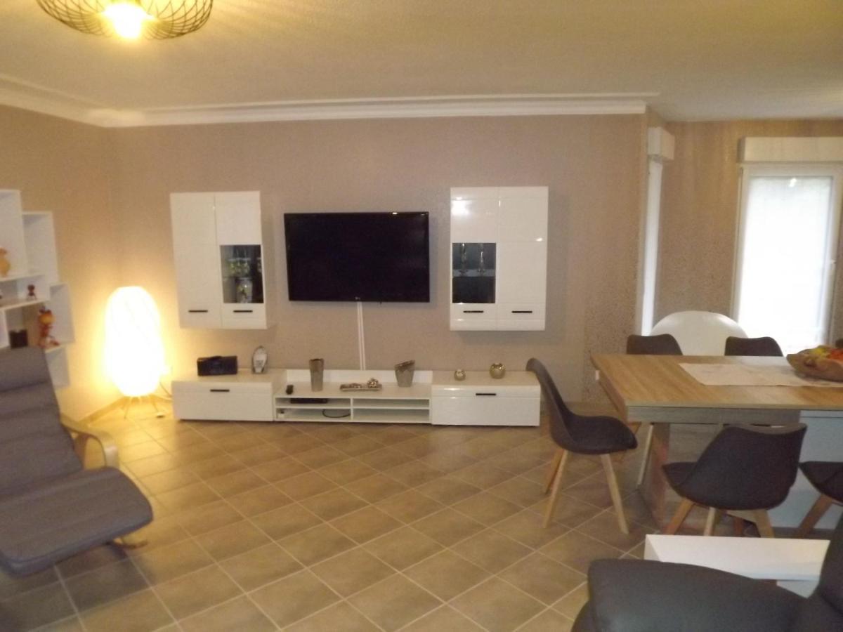 Grosszuegige Ferienwohnung Am Waldesrand Im Seenland Lauta Zewnętrze zdjęcie